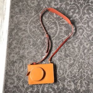 MUST GO UO Kelsi Dagger brown leather camera purse